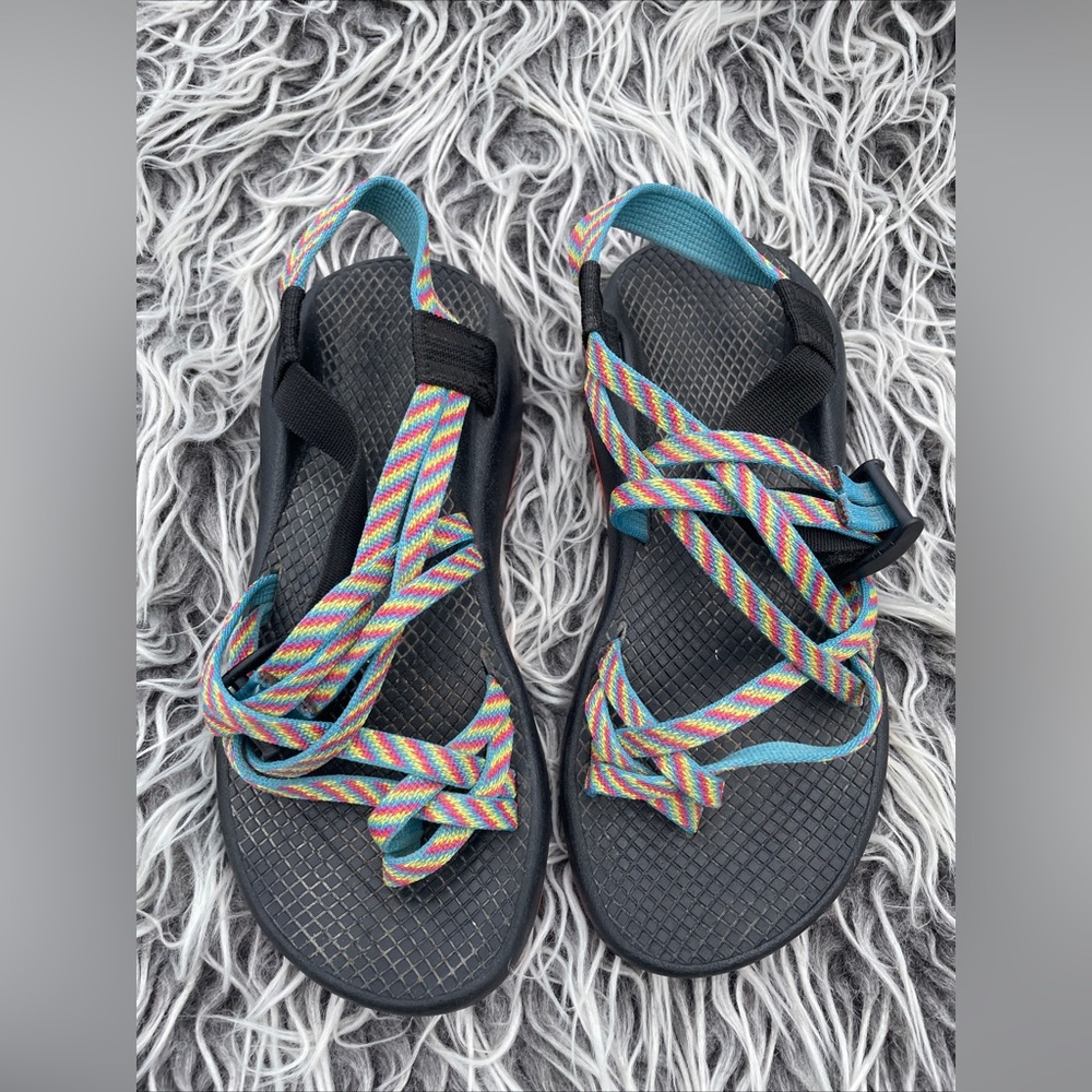 CHACO Ladies SIZE 6 Sandals Classic Toe Loop rainbow  Strappy Hiking Water.